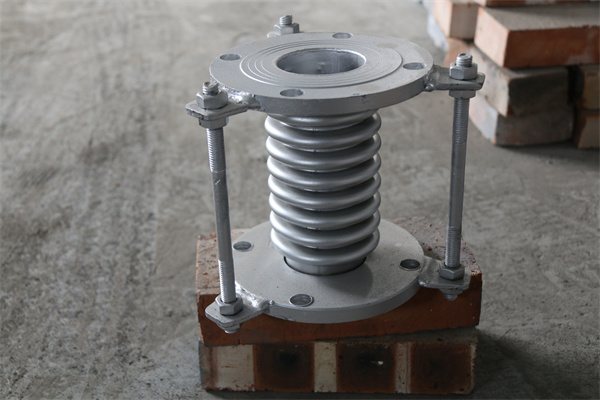 穿伸縮縫的波紋管和手机在线看片